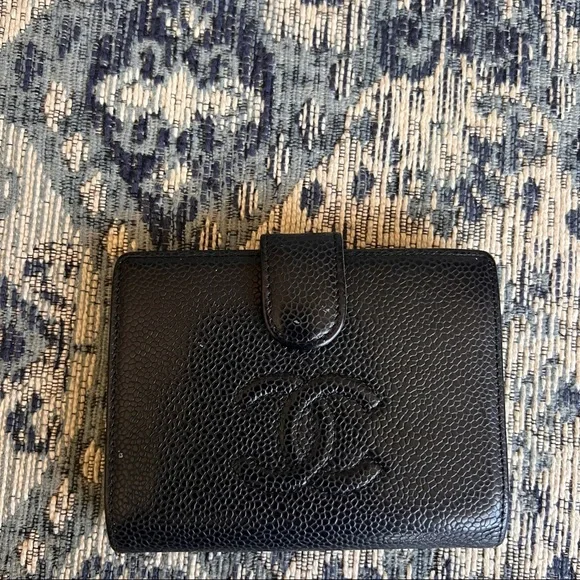 Chanel Black caviar Compact Wallet - Picture 2 of 14